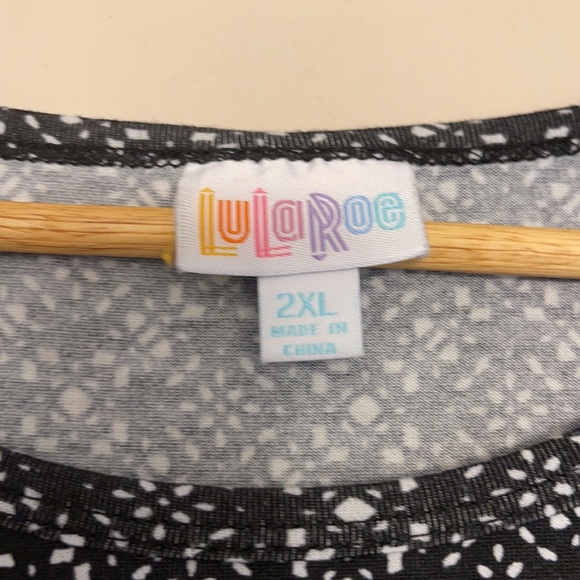 LuLaRoe High-Low Plus Top 2x - Picture 2 of 5